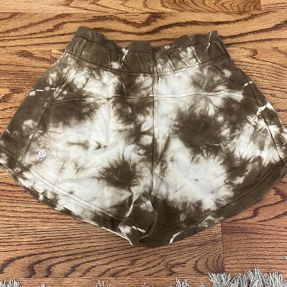 Lululemon shorts - Picture 7 of 9